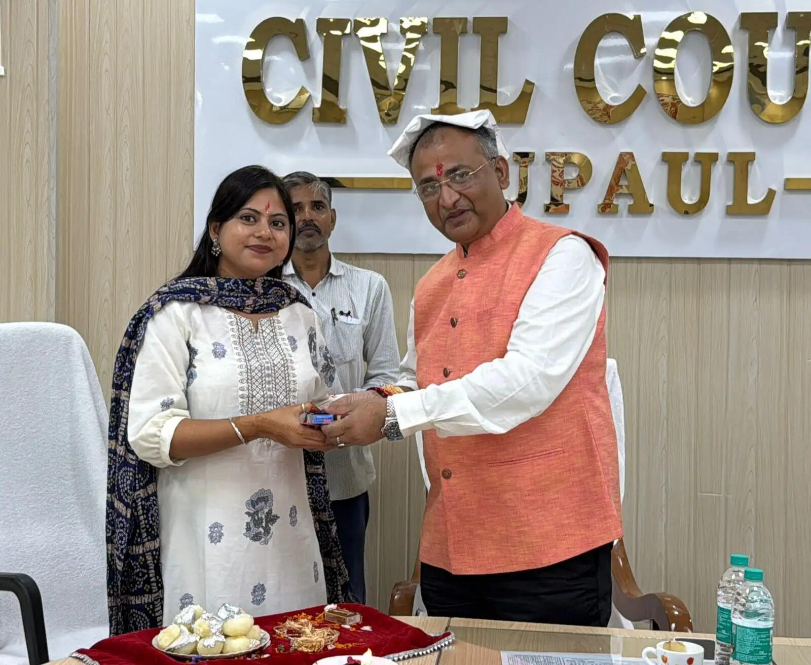 सिविल कोर्ट सुपौल में हर्षोल्लास से मनाया गया रक्षा बंधन, न्यायिक पदाधिकारियों को बांधी राखी