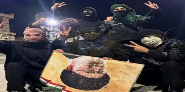 ईरान में खामेनेई के खिलाफ विद्रोह, प्रदर्शनकारियों ने पवित्र शहर मशहद में झंडा उतारा, ईरानी बलोच समूह ने भी दिया समर्थन