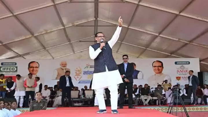 रायसेनः सांसद खेल महोत्सव के फाइनल मुकाबलों में शामिल हुए केन्द्रीय मंत्री शिवराज सिंह