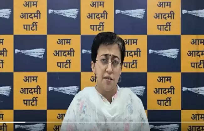 आतिशी का आरोप- मैक्स अस्पताल में अग्निकांड के पीड़ितों से मिलने से रोका गया