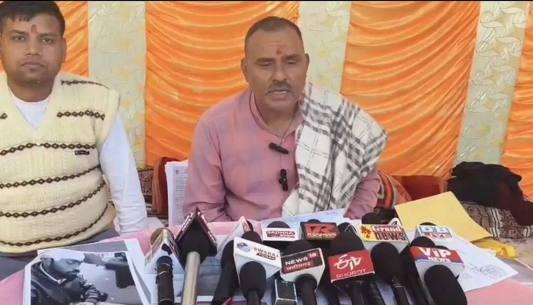 कोरबा: पूर्व सैनिक ने टोल प्लाजा में भ्रष्टाचार का लगाया आरोप, अनिश्चितकालीन अनशन शुरू