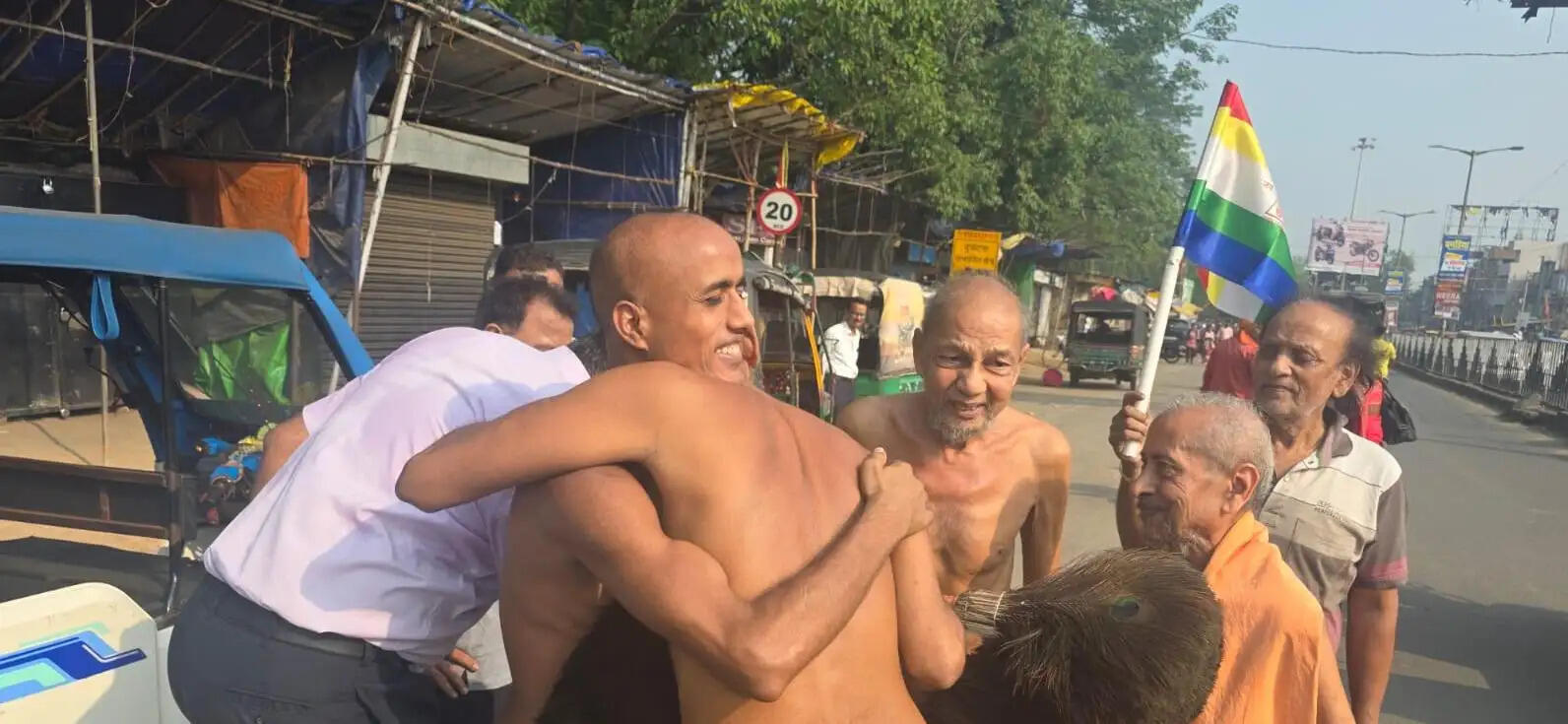 जिनालय में हुआ दो मुनिसंघों का महामिलन, जैन समाज ने किया स्वागत
