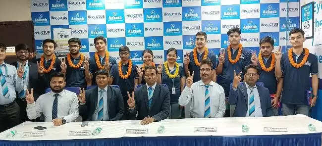 आकांश एजुकेशनल सर्विसेज और एलेन करियर के छात्रों का जेईई मेंस में दबदबा