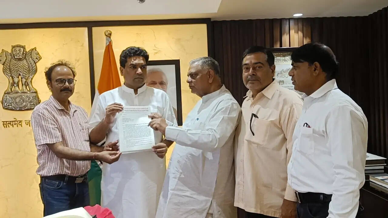 पत्रकारों को मिलनी चाहिए कैशलेस मेडिकल सुविधा : कपिल मिश्रा
