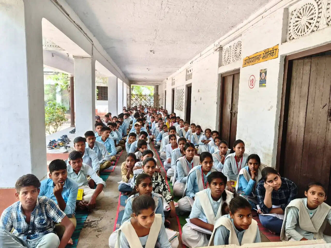 हर्षित एवं सचिन ने विद्यार्थियों को स्वगणना प्रक्रिया की दी जानकारी