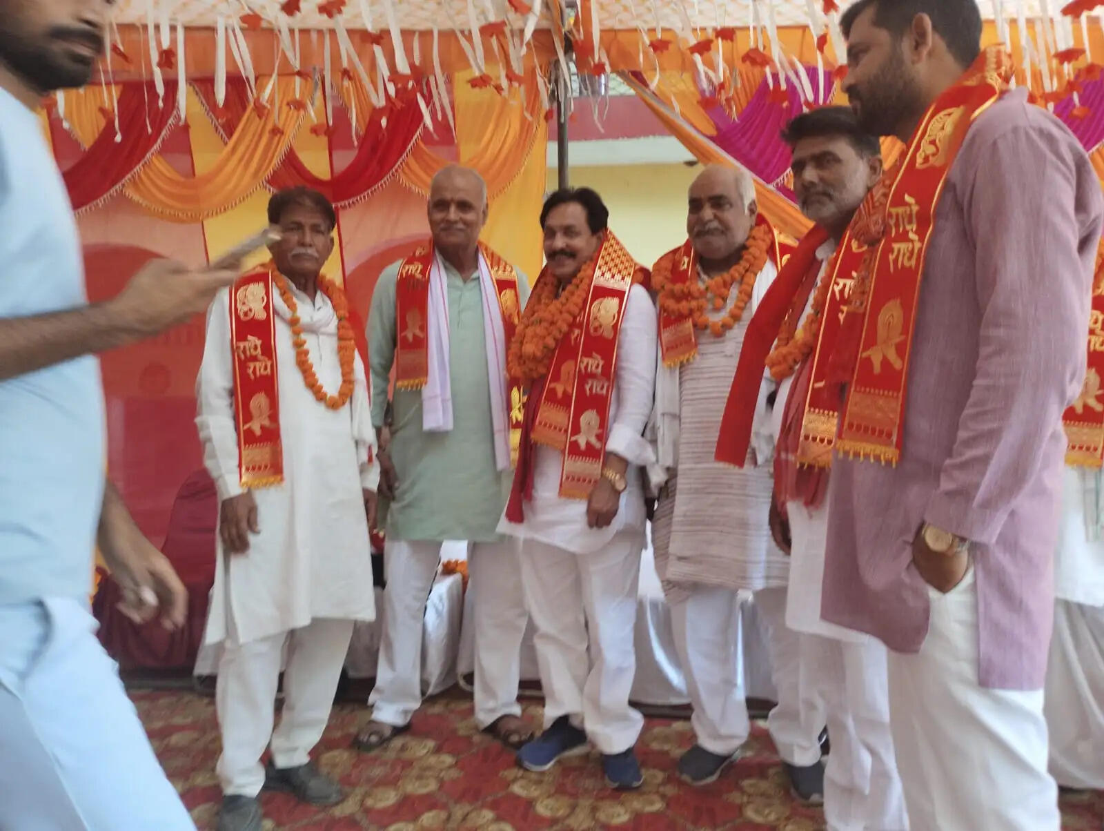 सामूहिक विवाह समारोह में गूंजे शहनाई के स्वर, विधायक प्रदीप यादव ने नवदंपतियाें को दिया आशीर्वाद