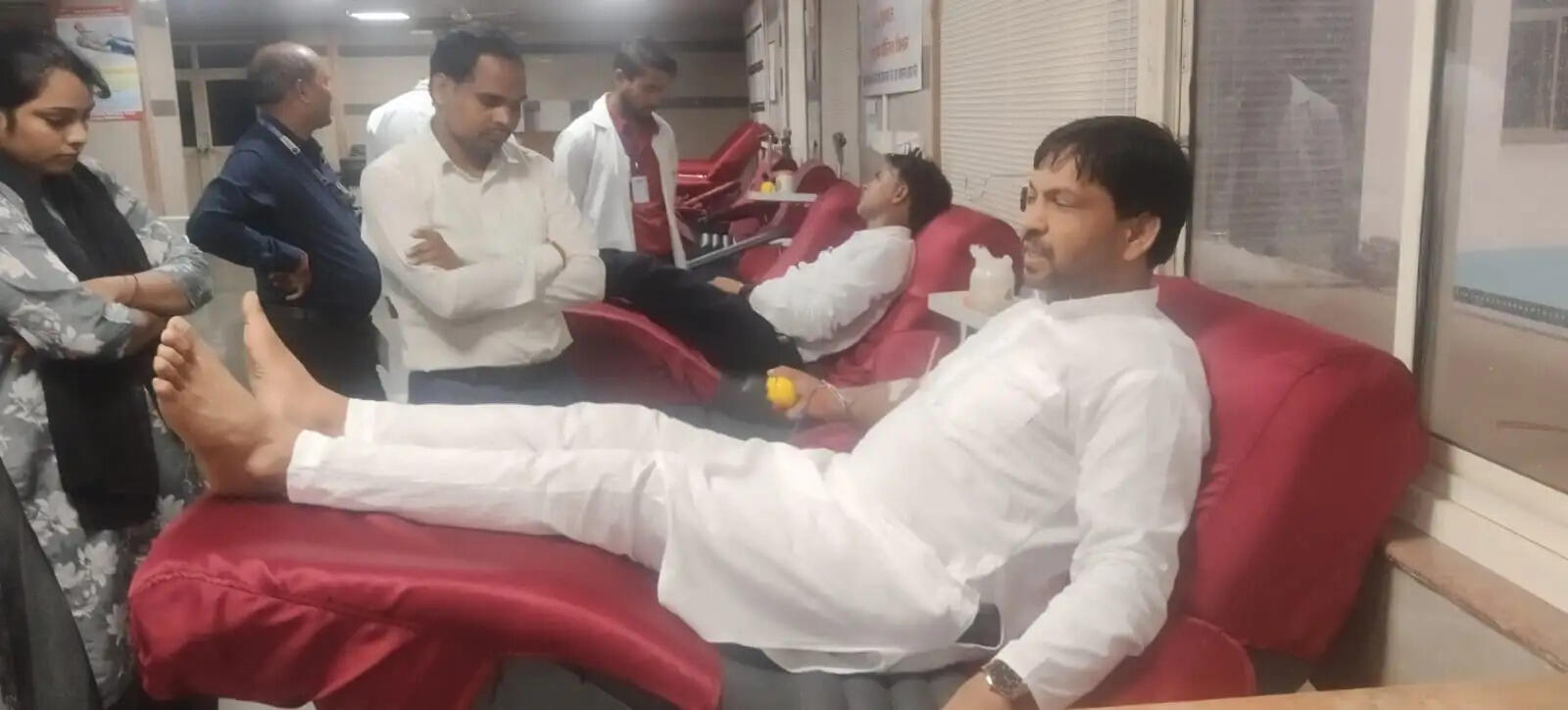 भगत सिंह जयंती पर आप का महाअभियान, यूपी के सभी जिलों में शिविर लगा रक्तदान किया