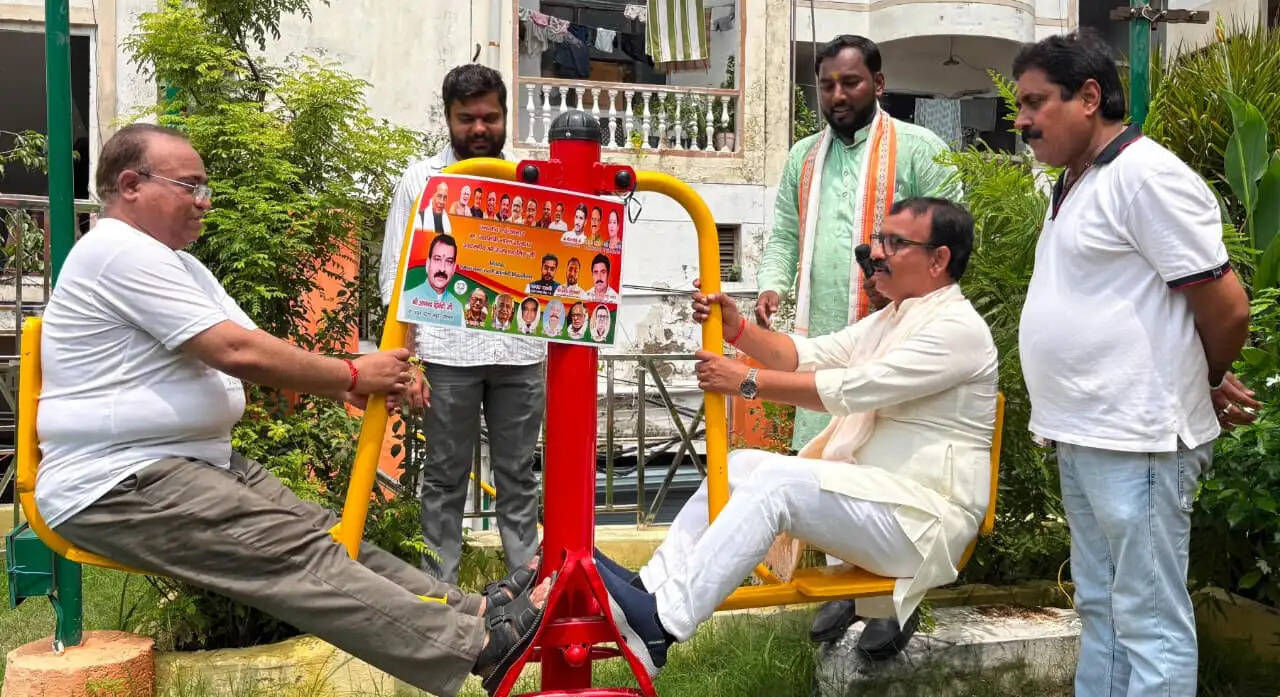 लखनऊ सांसद&nbsp;एवं रक्षा मंत्री&nbsp;की ओर से विकास कार्यों को गति, चन्द्रा नगरी कॉलोनी ऐशबाग में ओपन जिम शुरु