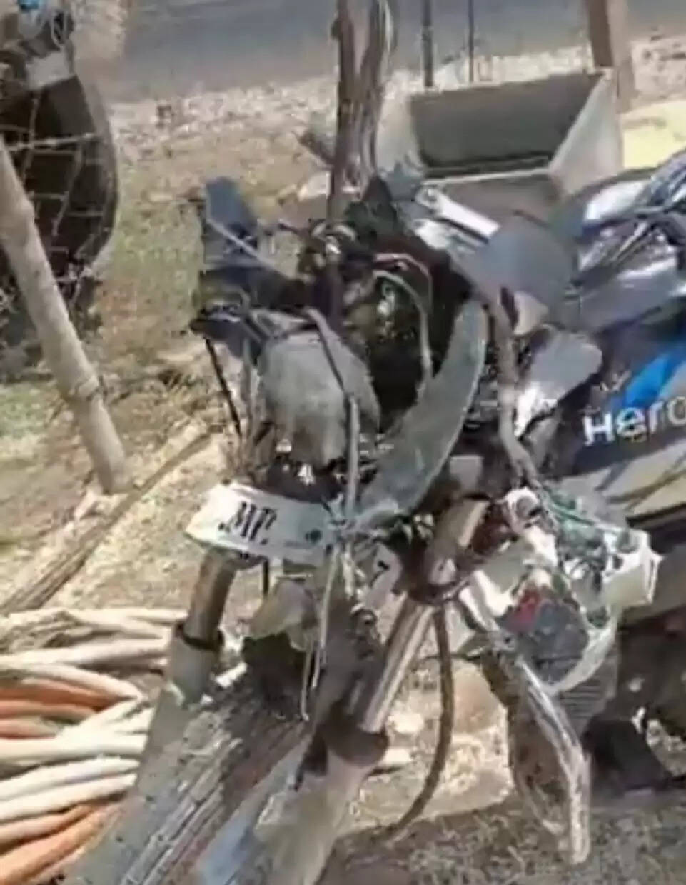 राजगढ़ः तेज रफ्तार कार ने दो बाइकों को मारी टक्कर, दो की मौत और दो घायल