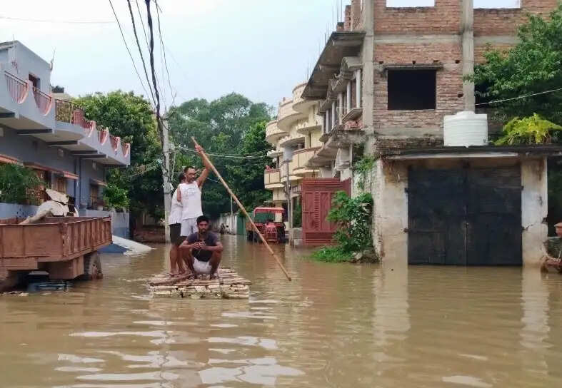 बाढ़ से भागलपुर त्रस्त, 8.5 लाख से अधिक आबादी बाढ़ की चपेट में, दो वक्त की रोटी के लिए संघर्ष जारी