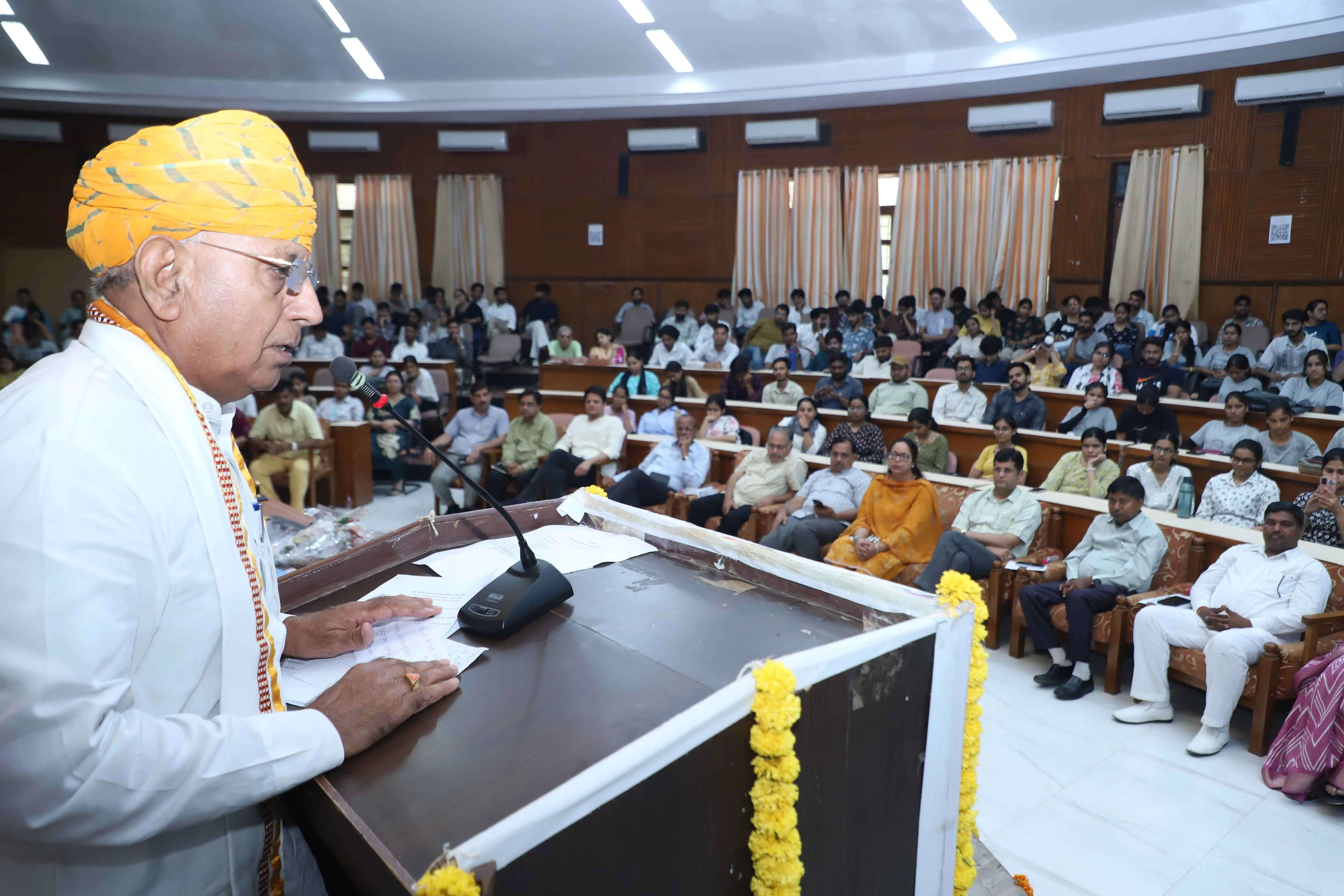 योग आत्मपहचान, अनुशासन और सकारात्मक जीवन दृष्टि का आधार : भागीरथ चौधरी