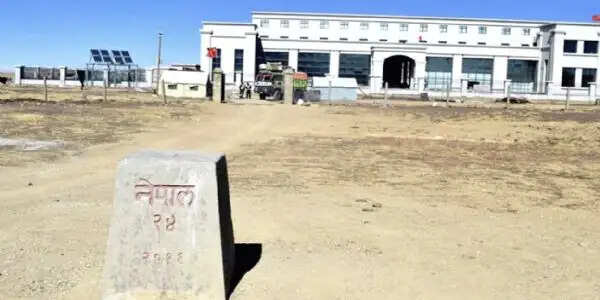 व्यापार नाका खोलने के लिए चीन के राजदूत के साथ नेपाली अधिकारियों की बैठक