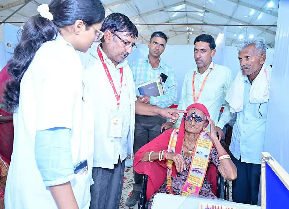 मरू प्रदेश की बहुरंगी संस्कृति का संवाहक बना नेत्रकुम्भ महाजाँच&nbsp;शिविर