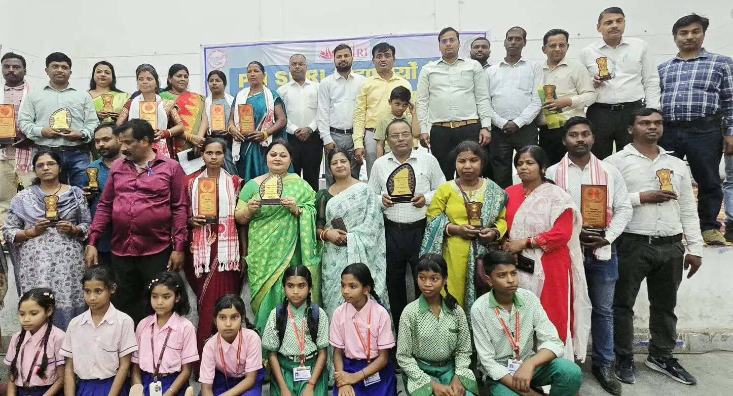 रामगढ़ में जिला स्तरीय एफएलएन प्रदर्शनी मेला,मनुवा मांडू विद्यालय प्रथम स्थान पर