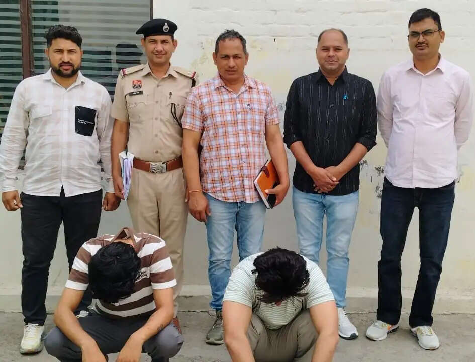 कैथल: स्पेशल डिटेक्टिव यूनिट ने अवैध हथियाराें के साथ दाे युवकों काे पकड़ा