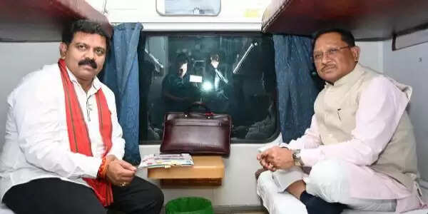 भाजपा के तीन दिवसीय प्रशिक्षण शिविर मे भाग लेने&nbsp;मुख्यमंत्री साय ट्रेन&nbsp;से&nbsp;सरगुजा पहुंचे