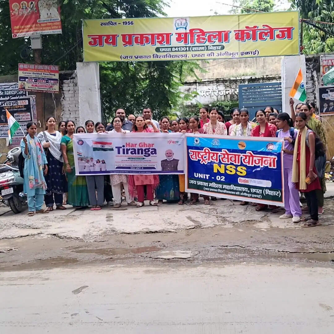 छपरा के महाविद्यालयों में हर घर तिरंगा अभियान के तहत निकली तिरंगा यात्रा