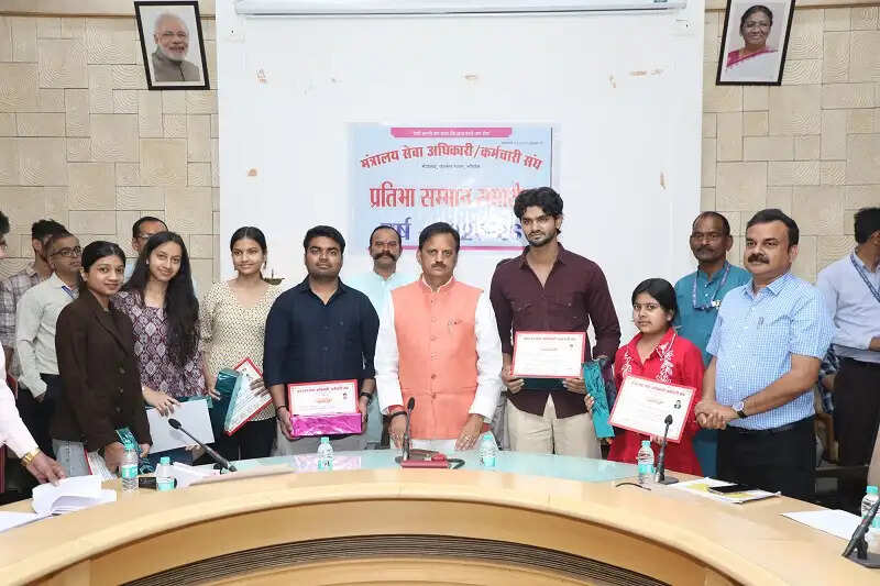 अच्छा कार्य करने वालों को मिलता है सम्मान : उप मुख्यमंत्री शुक्ल