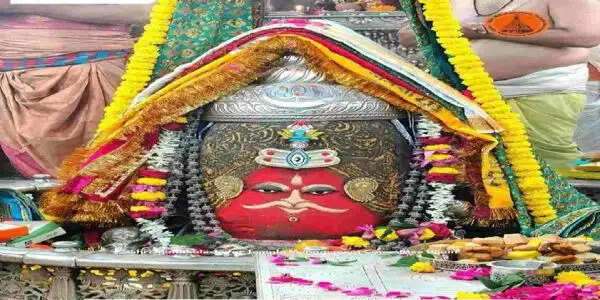 भस्म आरती में रजत ओम-बिल्वपत्र मुकुट से सजे महाकाल,&nbsp;निराकार से साकार रूप में दिए दर्शन