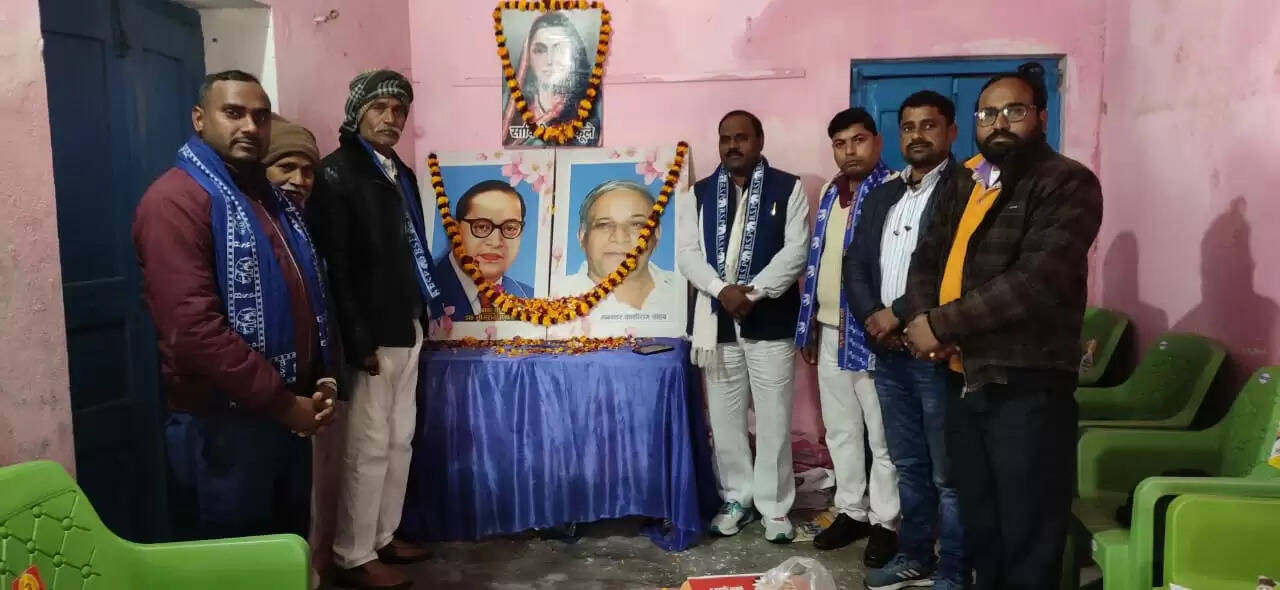 जौनपुर: बसपा कार्यालय में मनाई गई सावित्री बाई फुले की जयंती