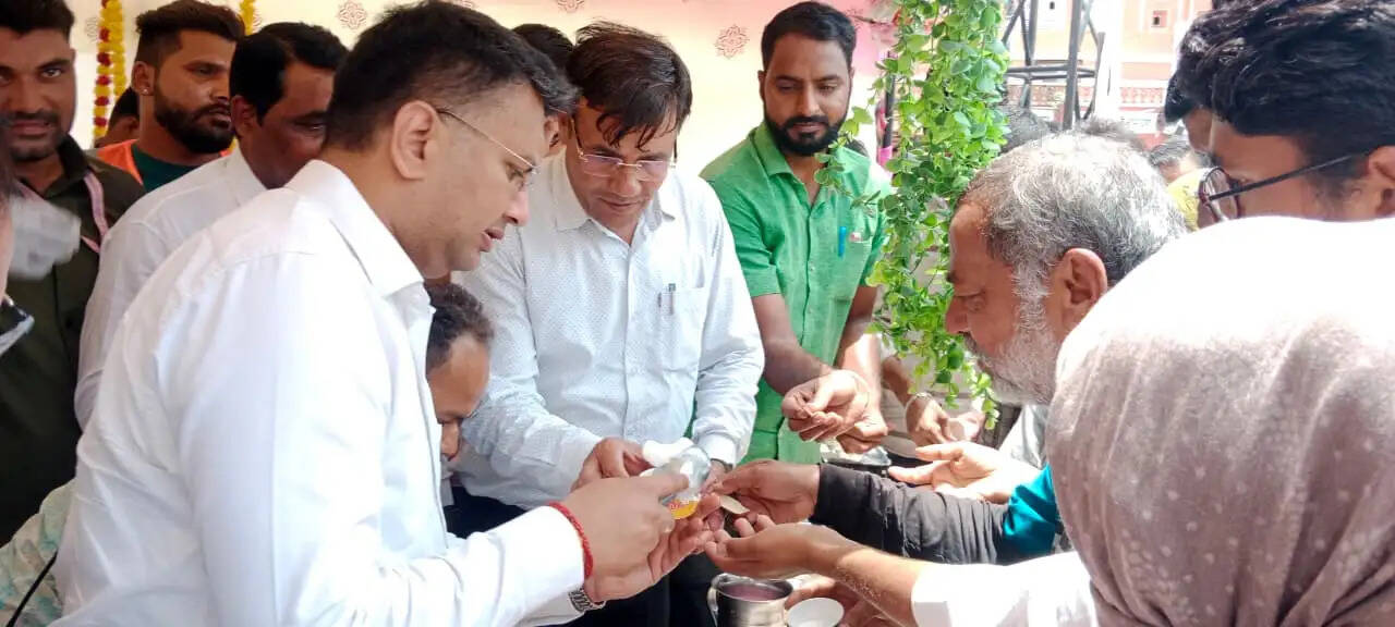 निर्जला एकादशी पर भक्ति और सेवा का संगम: छोटी काशी में उमड़ा जनसैलाब