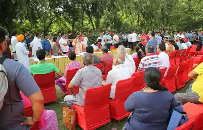 खंडेलवाल ने केशव पुरम के हथौड़ा राम पार्क में लगाई चौपाल