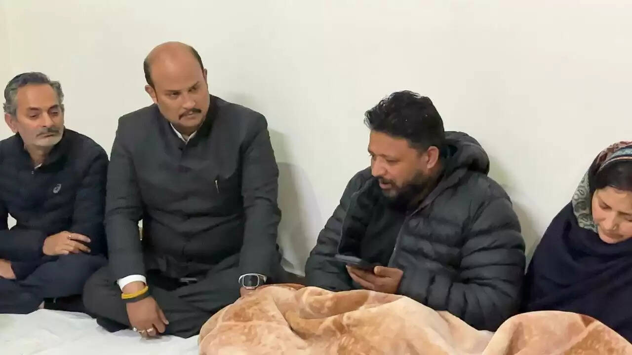 धर्मशाला कॉलेज छात्रा मौत मामला: मुख्यमंत्री ने परिजनों से बात की, सख्त कार्रवाई का आश्वासन