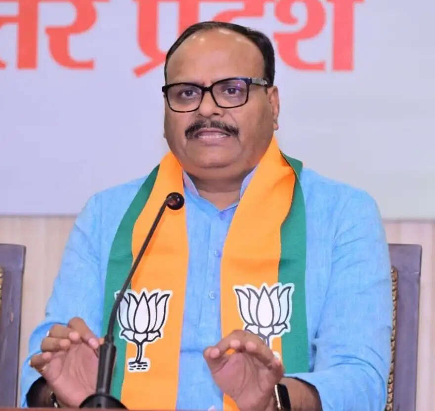 सर्पदंश में घबराएं नहीं, अस्पताल पहुंचेंः ब्रजेश पाठक