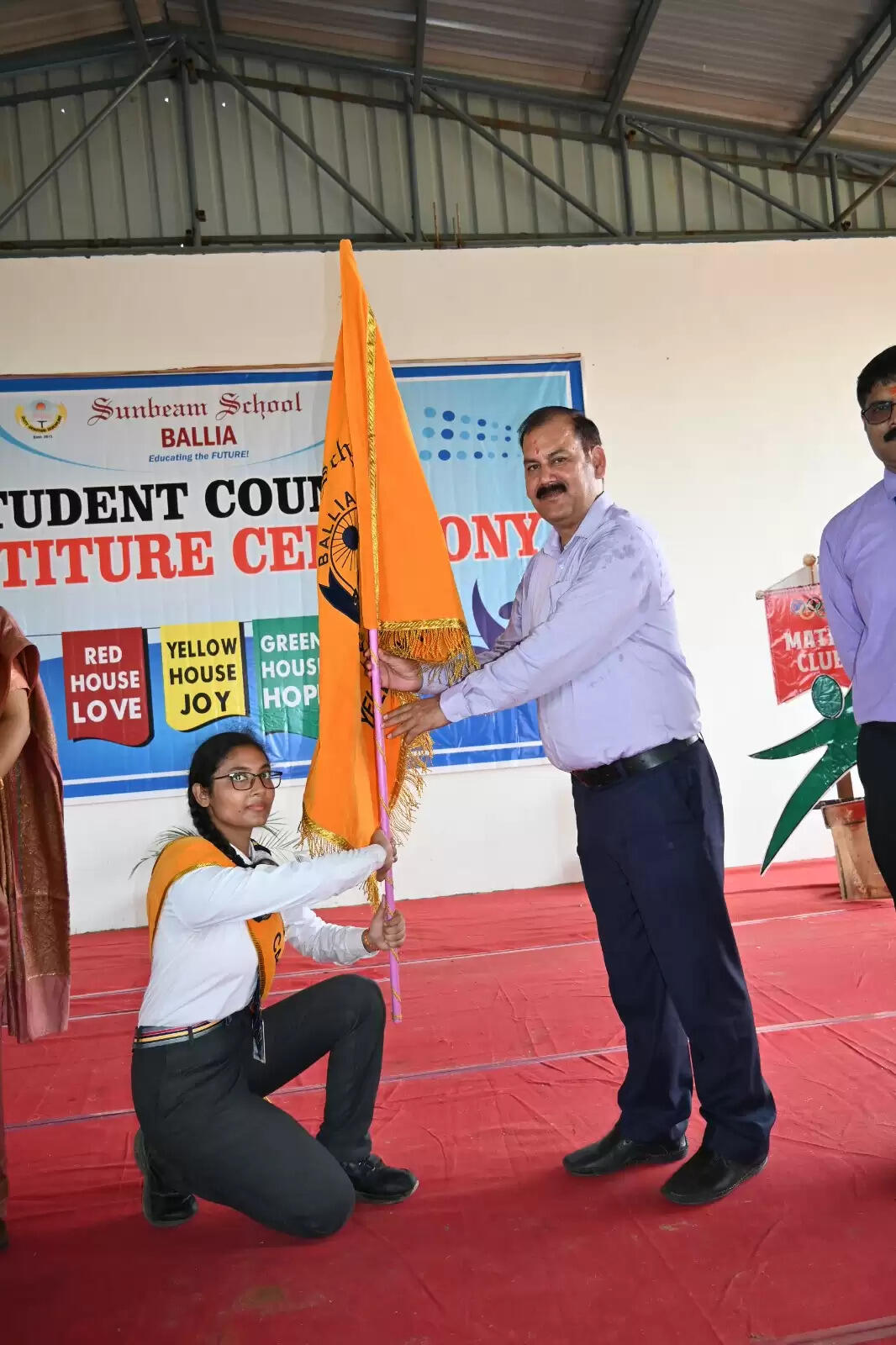 बलिया : हर्षवर्धन बने हेड ब्वाय, वैष्णवी सिंह बनीं हेड गर्ल