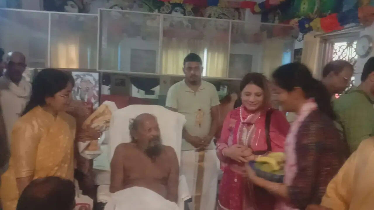 गुरु भक्ति में डूबा विंध्य, आश्रमों में उमड़ा आस्था का महासैलाब