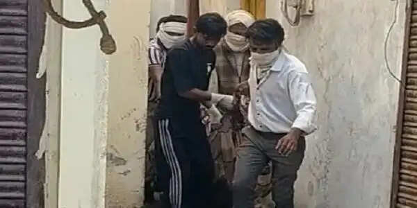 ग्वालियरः मां के शव के साथ पांच दिन घर में रहे भाई-बहन, बदबू आने पर दूध वाले ने पड़ोसियों को दी सूचना