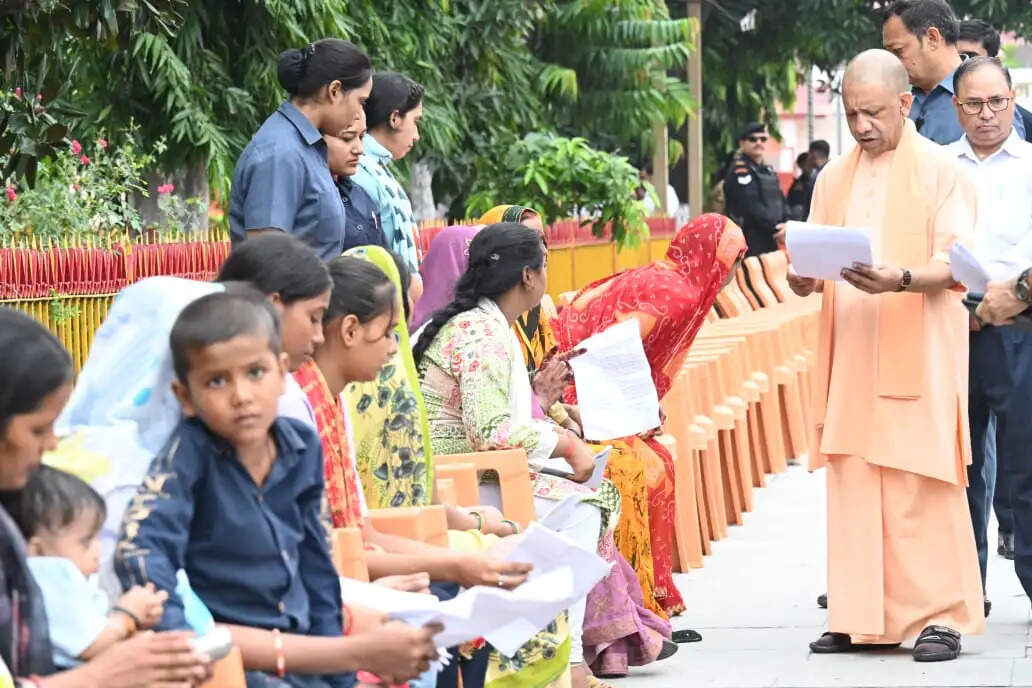 हर जरूरतमंद का आयुष्मान कार्ड बनाया जाए: सीएम योगी
