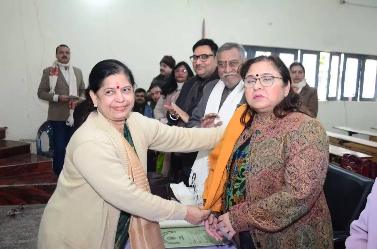 अटल जी की कविताओं में दिखती है भारतीय दर्शन की झांकी : डॉ कलीम कैसर