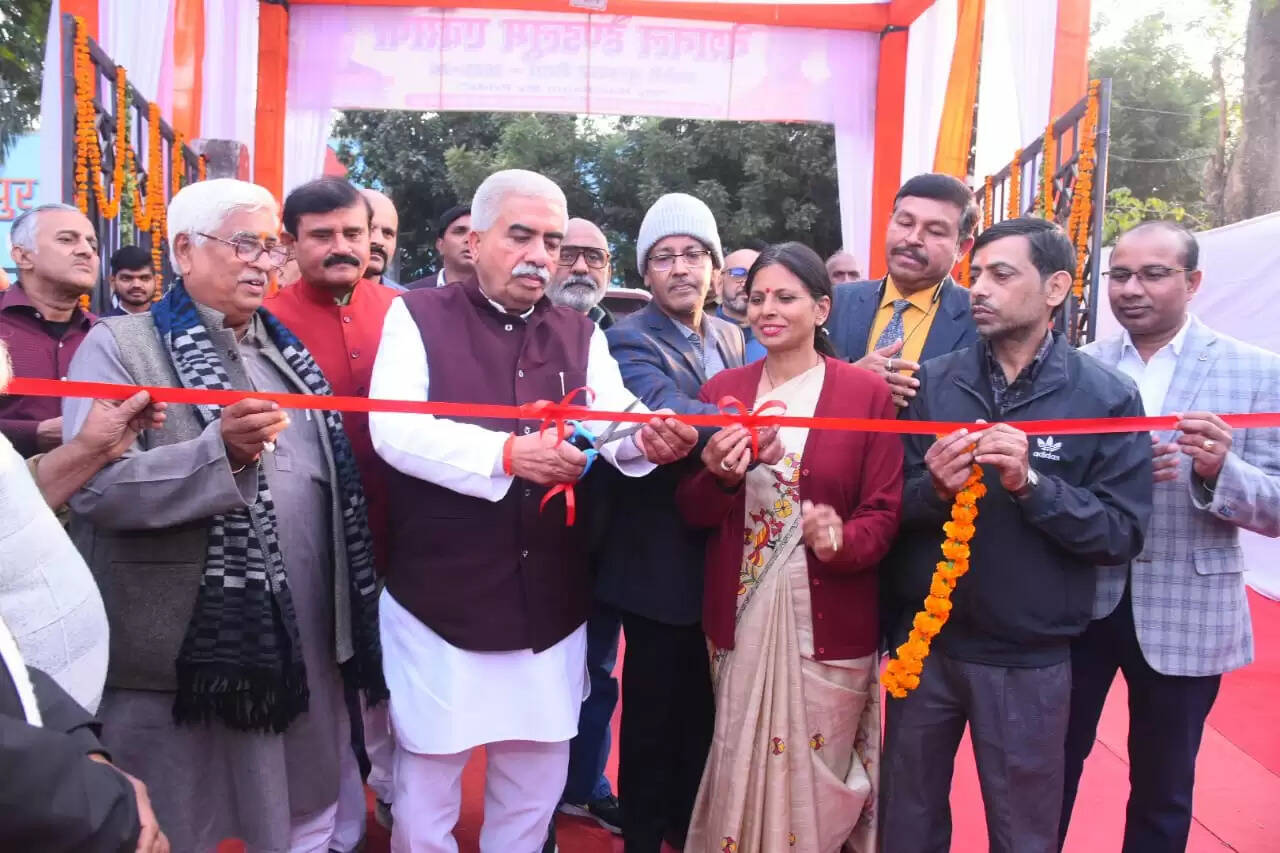 बुनकरों को प्रोत्साहन देने आगे आएं : मंत्री राकेश सचान