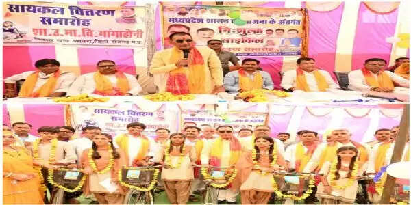 राजगढ़ःस्कूल में मंत्री पंवार ने बांटी निःशुल्क साइकिलें, बेटियों को राष्ट्रपति मुर्मू का उदाहरण देकर किया प्रेरित