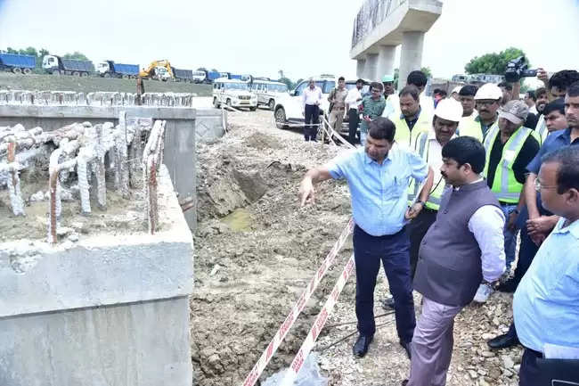 मंत्री नन्दी ने निर्माणाधीन गंगा एक्सप्रेसवे का किया स्थलीय निरीक्षण