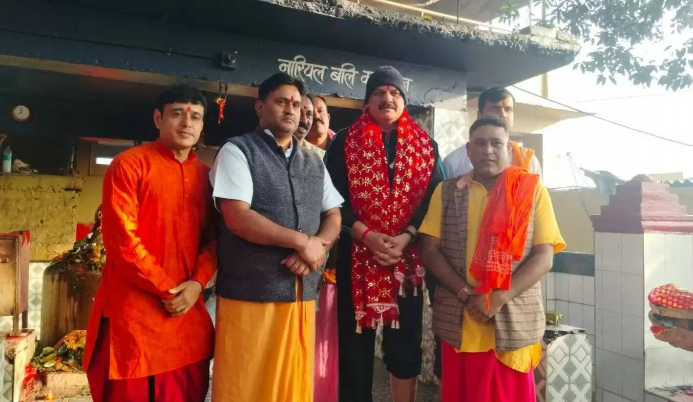 मां छिन्नमस्तिका दरबार में नौसेना प्रमुख ने टेका मत्था, आस्था के संग सुरक्षा का दिया संदेश