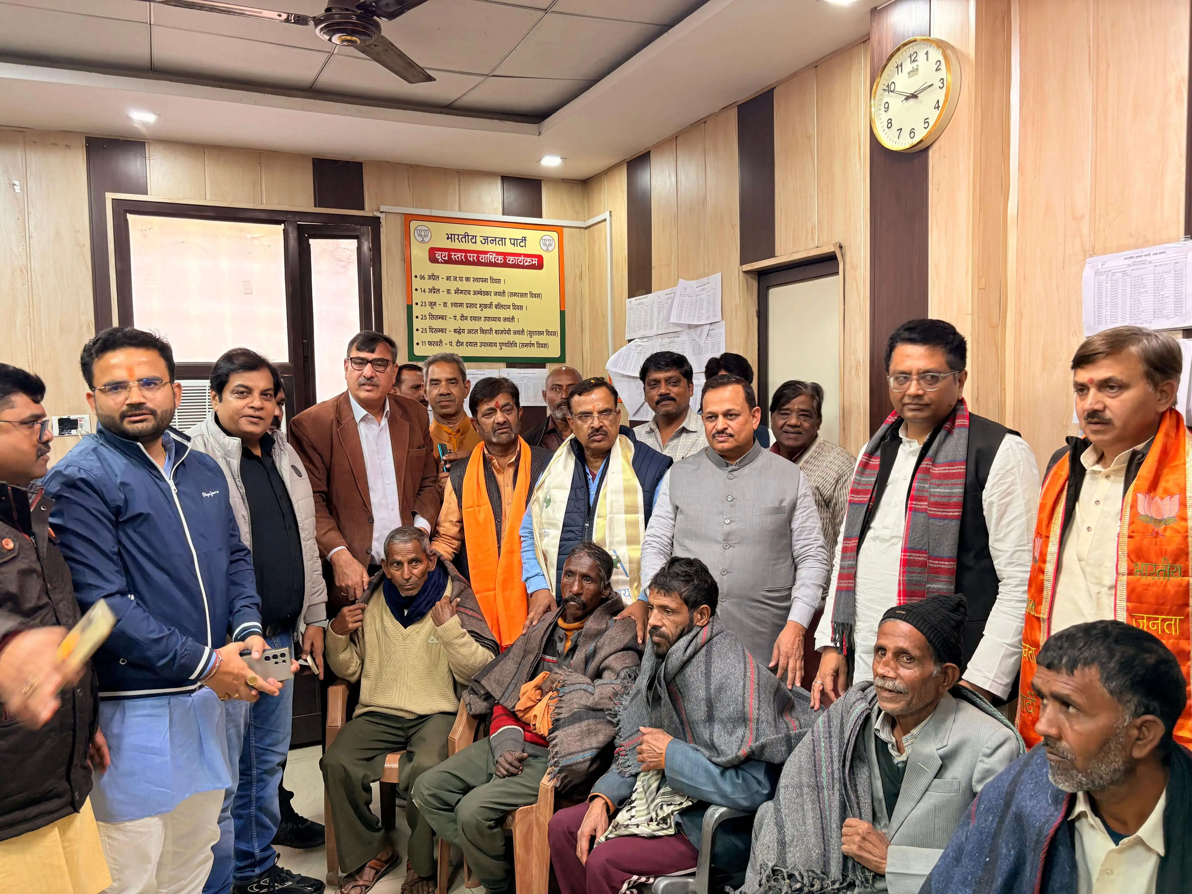 भारत रत्न पूर्व प्रधानमंत्री अटल बिहारी वाजपेई की जयंती पर भाजपाइयों ने किया नमन