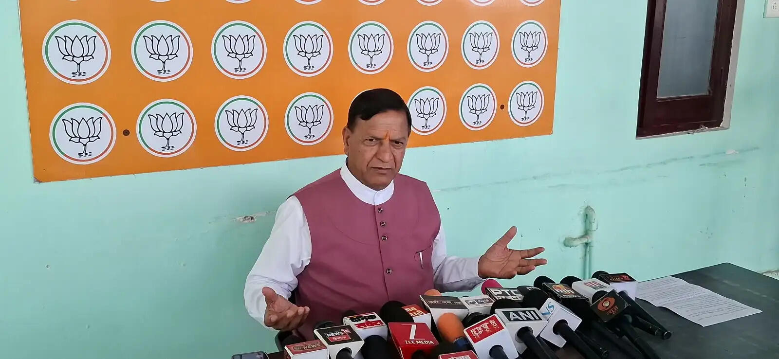 निर्वाचन विभाग की संपत्ति को नुकसान पहुंचाने वालों पर निष्पक्ष जांच के बाद हो कार्रवाई : डॉ. राजीव बिंदल