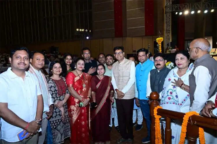 राष्ट्रीय हथकरघा दिवस पर प्रदेशस्तरीय बुनकर सम्मेलन एवं स्वदेशी प्रदर्शनी में शामिल हुए वित्त मंत्री ओपी चौधरी