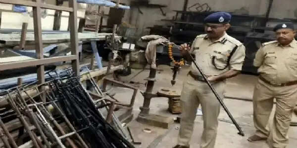 मप्रः ग्वालियर में पकड़ाई कार्बाइड गन फैक्ट्री, 66 गन और पोटाश के 5 पैकेट बरामद