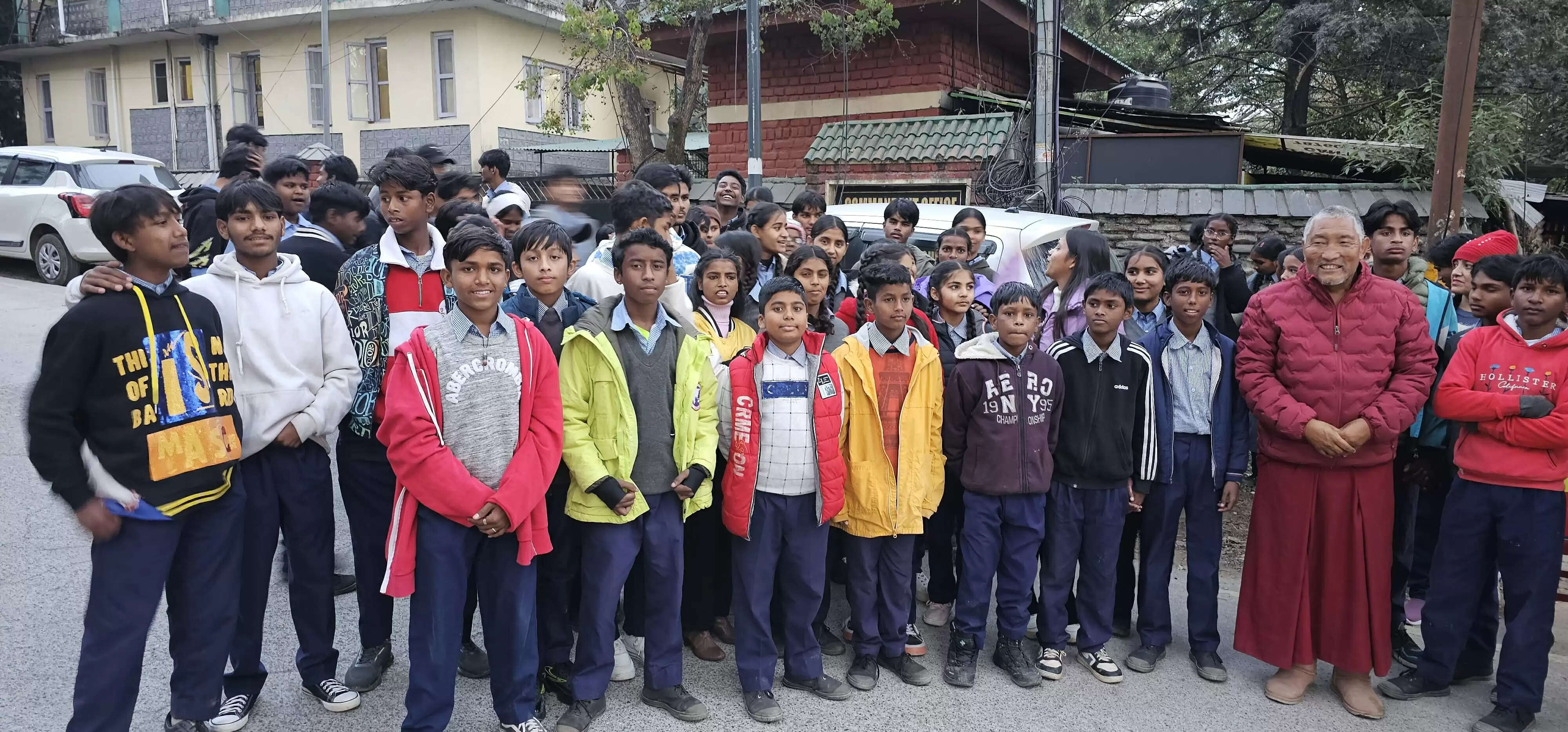 धर्मशाला शहर पर चढ़ा क्रिकेट का खुमार, क्रिकेट के रंग में रंगा पूरा शहर