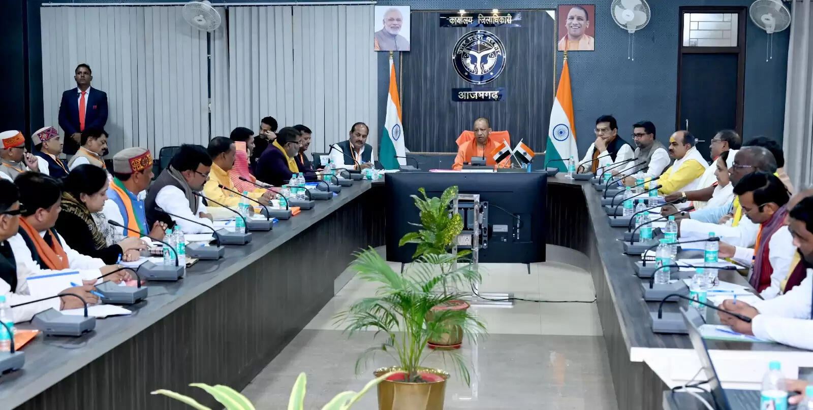 मतदाता सूची सही करें और सभी तक पहुँच सुनिश्चित करें : याेगी