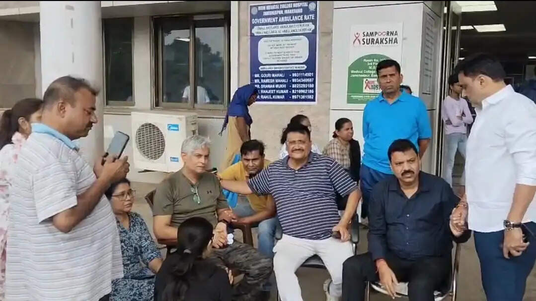 झारखंडः सड़क किनारे खड़े ट्रेलर में घुसी तेज रफ्तार कार, मंत्री की बेटी सहित 4 युवाओं की मौत