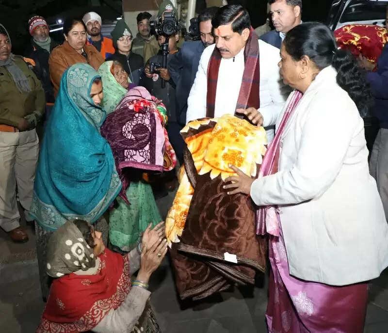 मप्रः मुख्यमंत्री ने भोपाल के यादगार-ए-शाहजहांनी पार्क स्थित रैन बसेरे का किया निरीक्षण