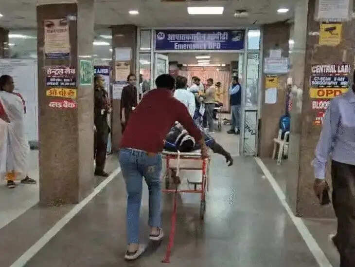 पुलिया से नीचे गिरी कार, दो की मौत- पांच घायल