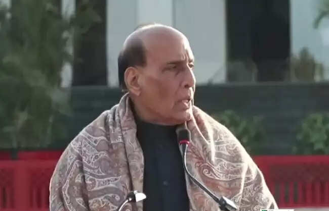 राजनाथ सिंह ने जयपुर मिलिट्री स्टेशन पर&nbsp;सैनिकों से बातचीत&nbsp;करके बढ़ाया हौसला