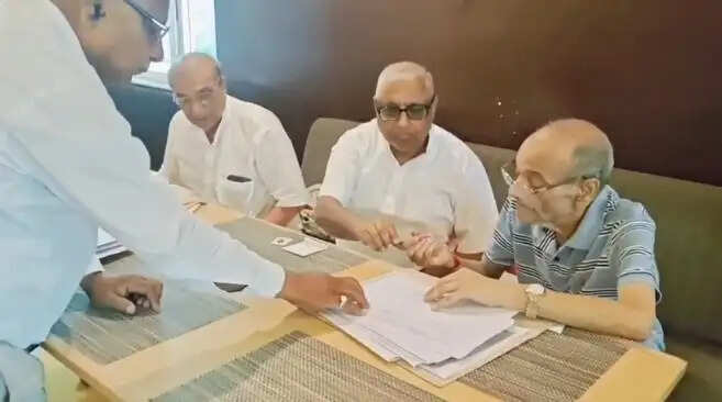 श्री बांके बिहारी मंदिर क्षेत्र विकास : जनसुविधाओं के लिए तीन और रजिस्ट्री संपन्न, अब तक 17 बैनामे पूरे