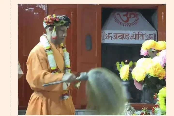 विजयादशमी पर गोरक्षपीठाधीश्वर ने किया महायोगी गोरखनाथ का विशिष्ट पूजन, लोक कल्याण की प्रार्थना की