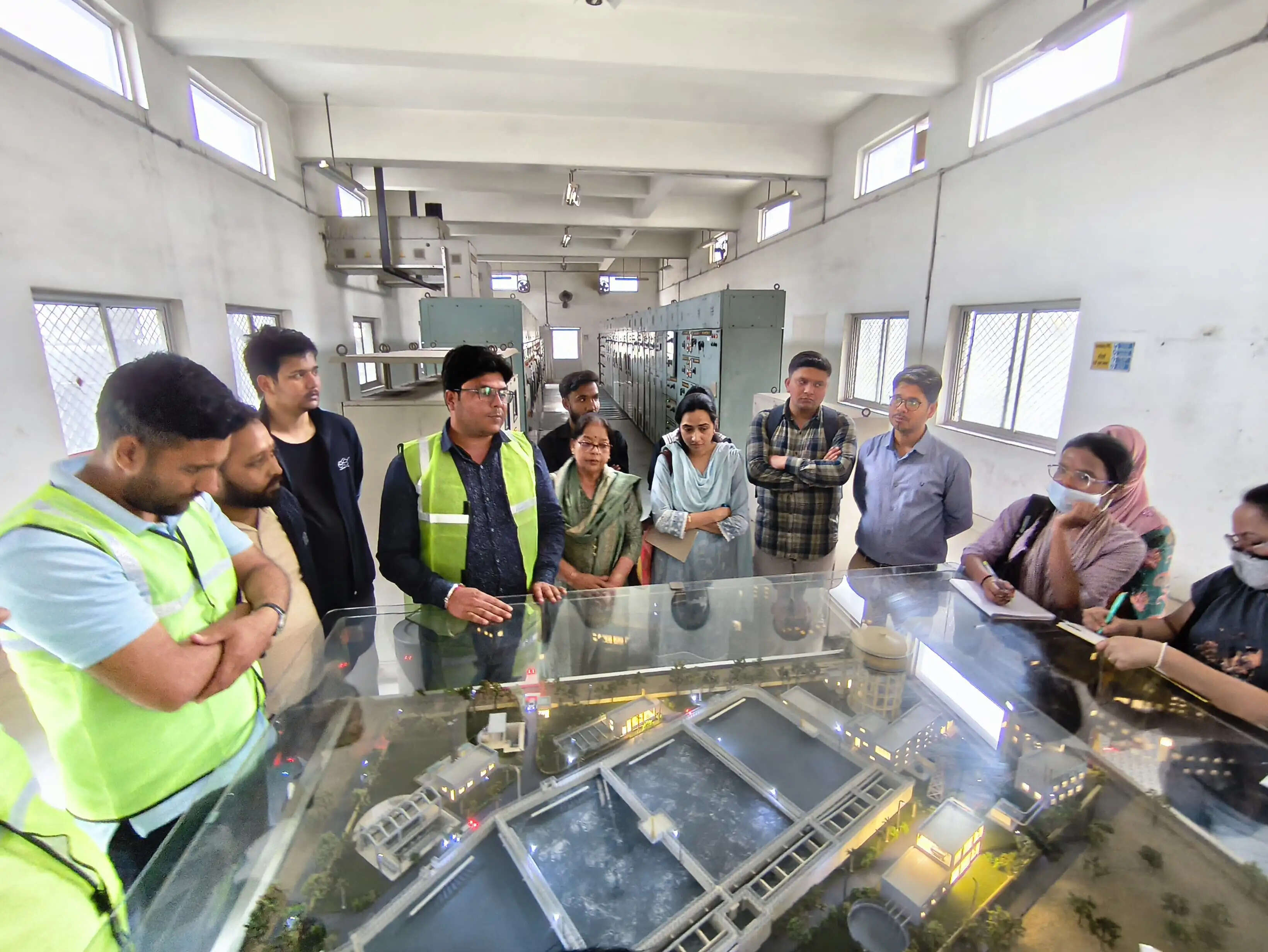 गुरु जंभेश्वर विवि के छात्रों ने व्यावहारिक ज्ञान के लिए किया एमएलडी सीवेज ट्रीटमेंट प्लांट का शैक्षणिक भ्रमण